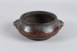 A GOOD CHINESE BRONZE DOG OF FO CENSER. 16cm