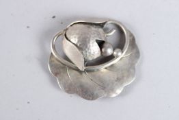 A GEORG JENSEN SILVER BROOCH. No. 337
