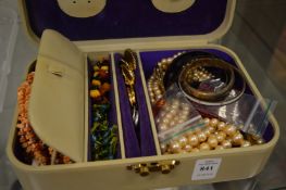 Jewellery box containing quantity of bijouterie.