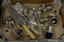 A quantity of plated items.