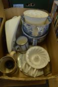 Blue and white chamber pots and other items.
