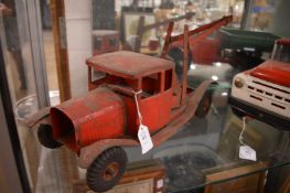 A tin plate tow truck.