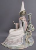 Lladro 'Medieval Lady' 4928 - approx. 37cm x 29cm x 18cm