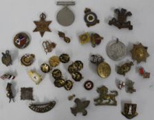 Collection of WW1 and WW2 Medals, buttons and badges. WW1 Defence medal, 39-45 Star. Edward VII
