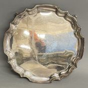 Small silver salver with piecrust border on 4 raised feet . Diameter 16cm, 5.2ozt Birmingham 1977