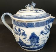 Late 18th/early 19th century Canton porcelain cider jug with Foo dog finial 18.5cm high