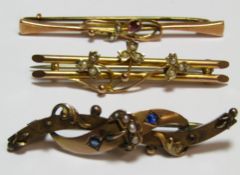 3 9ct gold bar brooches - amethyst and seed pearl flower design (1.7g) - 2 bar seed pearl ivy design