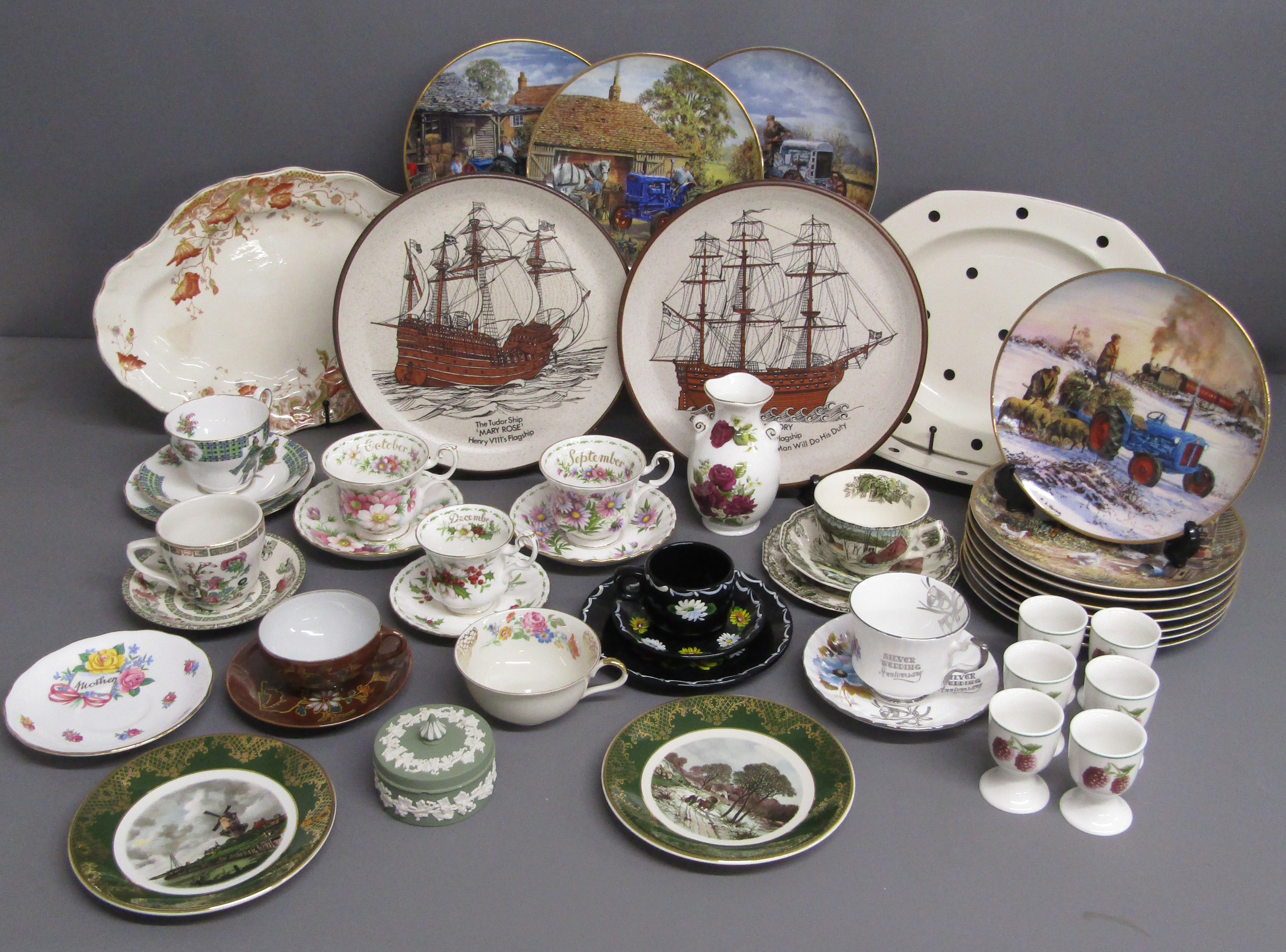 Ceramics includes - Alfred Meakin serving plates - Tunstall serving plate - 11 Danbury Mint Ford