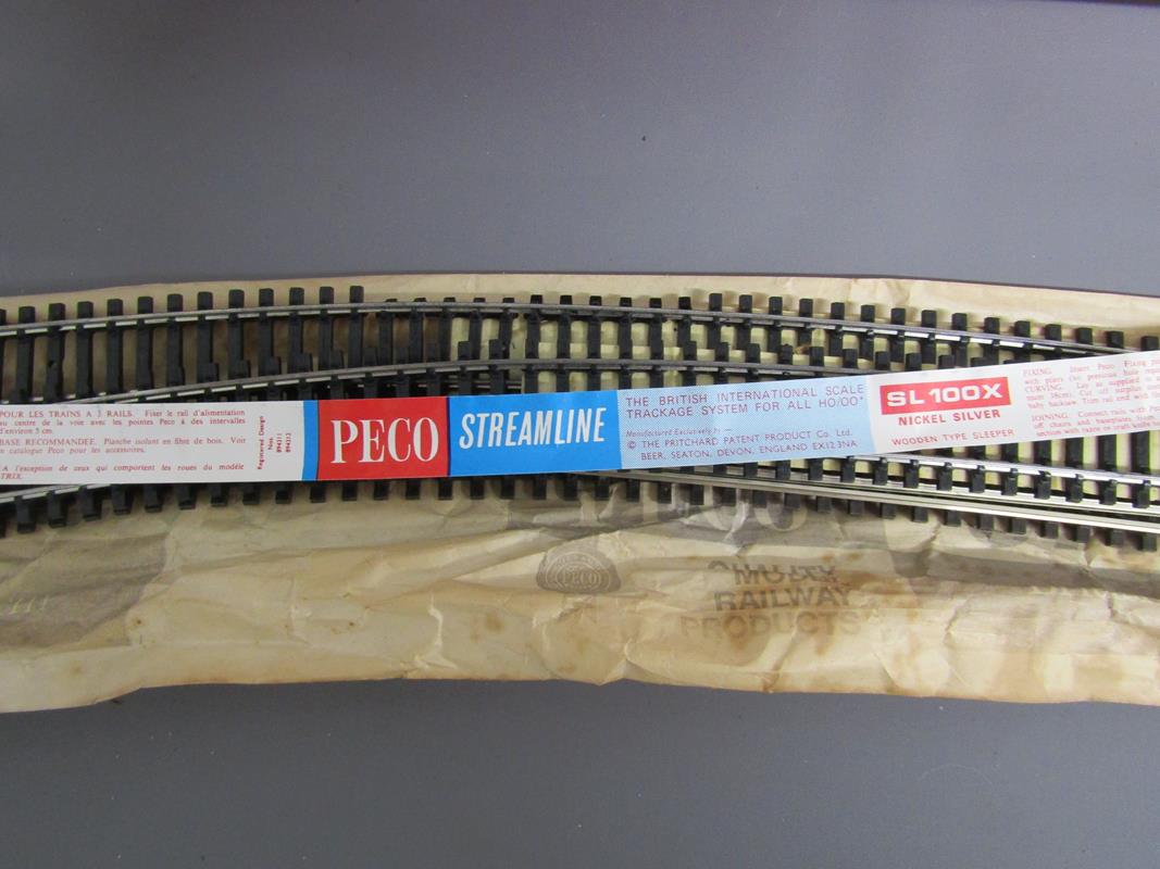 Hornby B.R. Express Freight electric train set - card station and Peco streamline track - Image 2 of 8