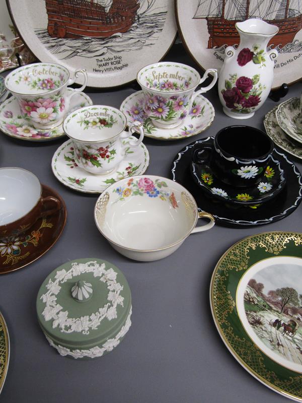 Ceramics includes - Alfred Meakin serving plates - Tunstall serving plate - 11 Danbury Mint Ford - Image 3 of 5