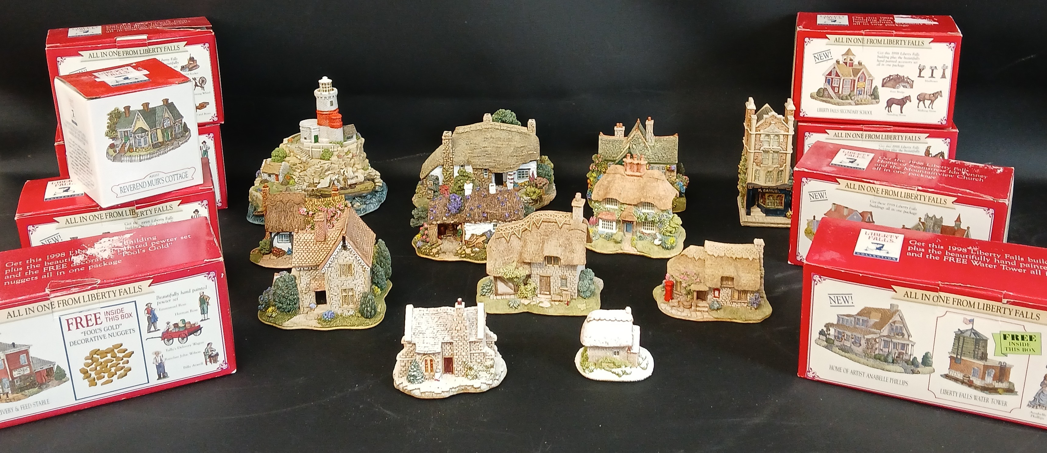 24 Lilliput Lane models (with boxes) & Liberty Falls boxed models