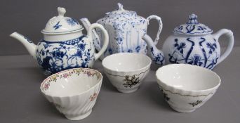 Worcester 18th century blue & white transfer printed teapot with flower knop & crescent mark (chip