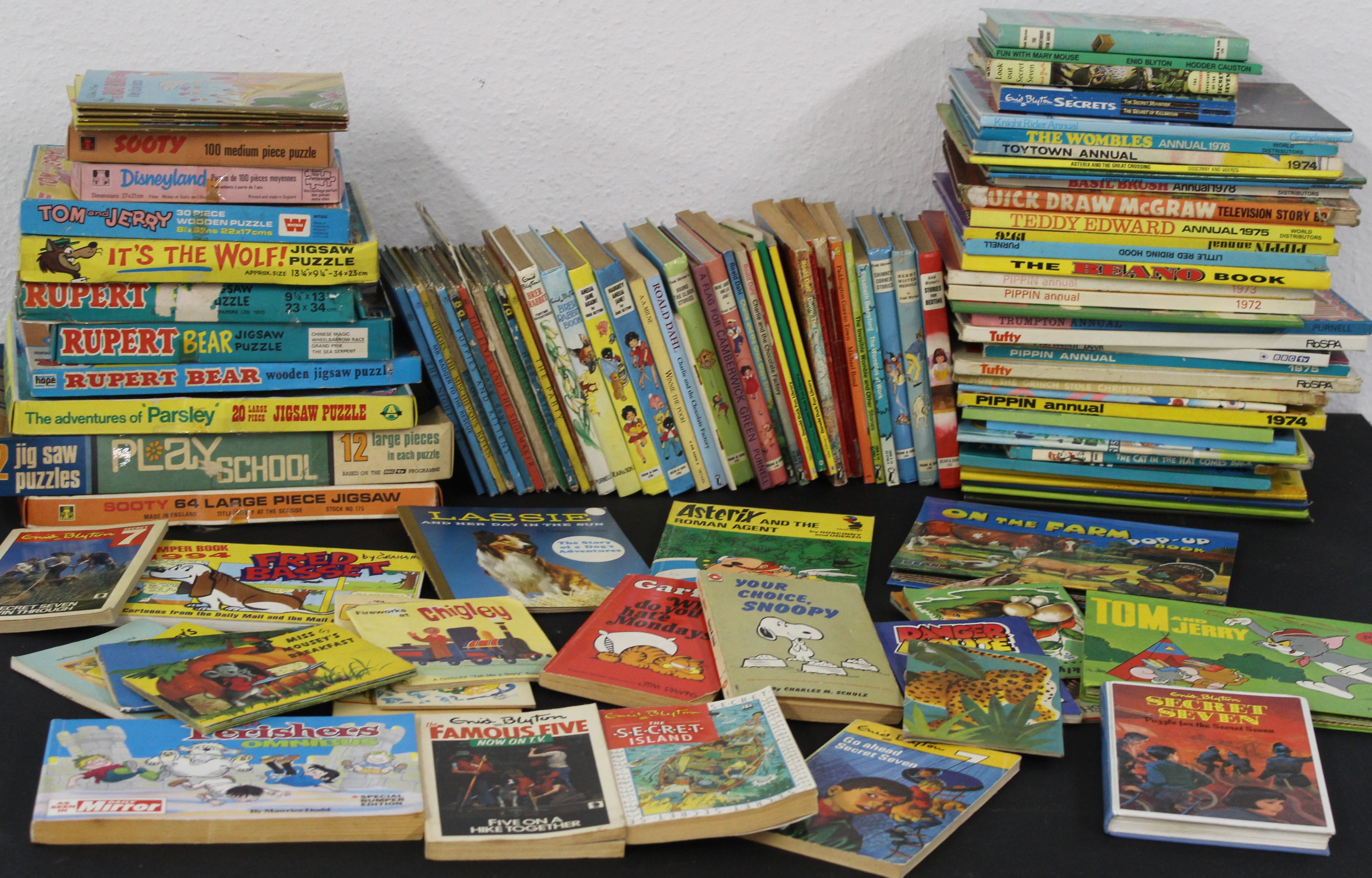 Large amount of used Children's jigsaws and children's books and annuals - Image 2 of 2