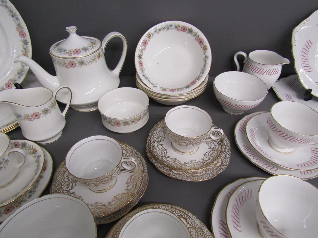 Tea sets includes - Royal Albert Belinda tea set with 4 bowls and 4 dinner plates - Royal - Image 4 of 5