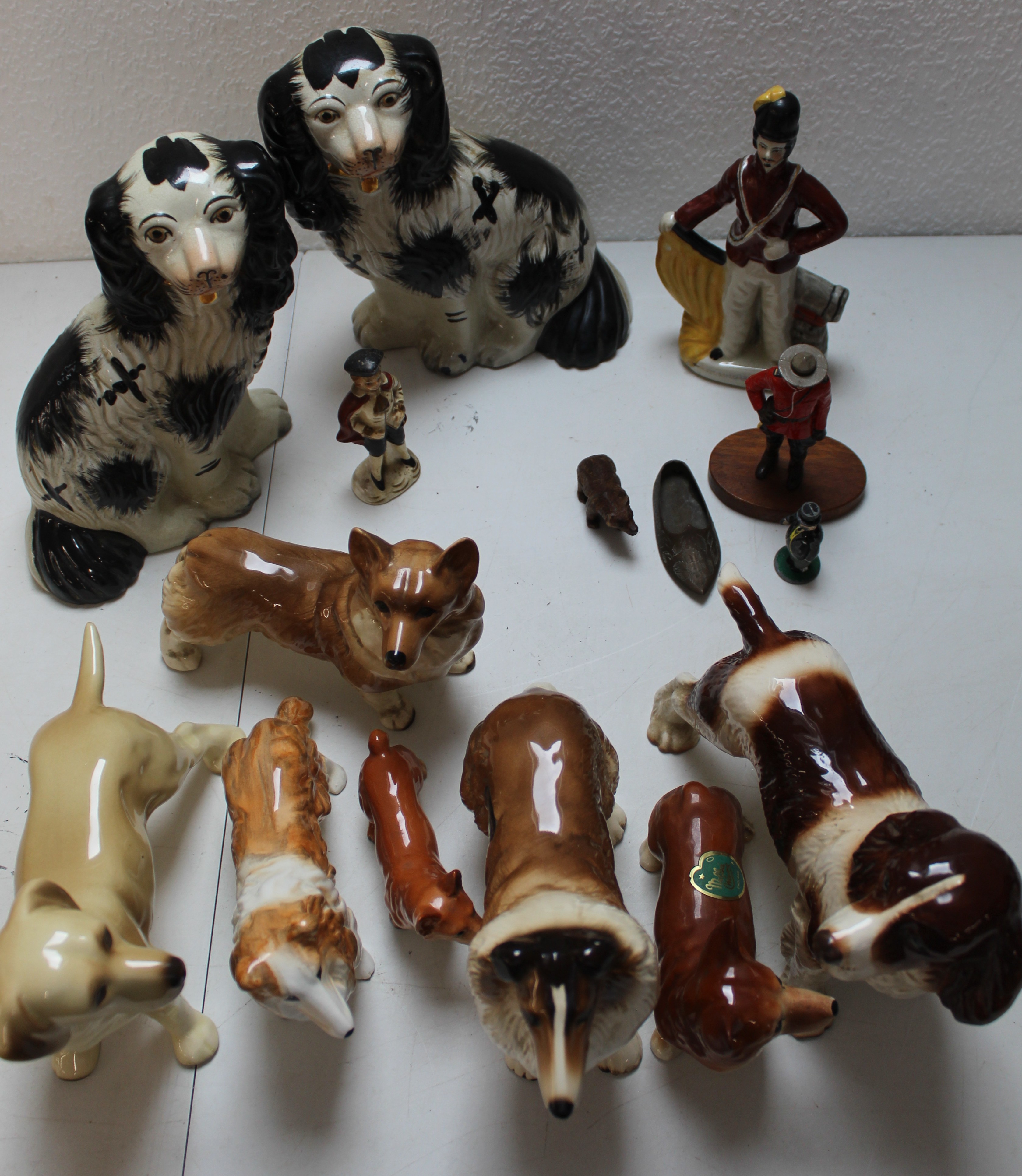 Mixed selection of ceramic dogs and Staffordshire style figurines - Image 2 of 2