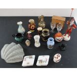 Mixed selection of ornaments, including Wedgwood lidded pin dishes