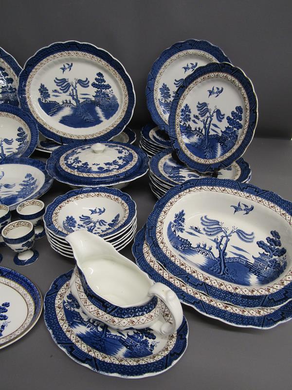 Booths Old Willow table ware includes plates, tureen, gravy boat and saucer, bowls, egg cups etc - Image 4 of 6