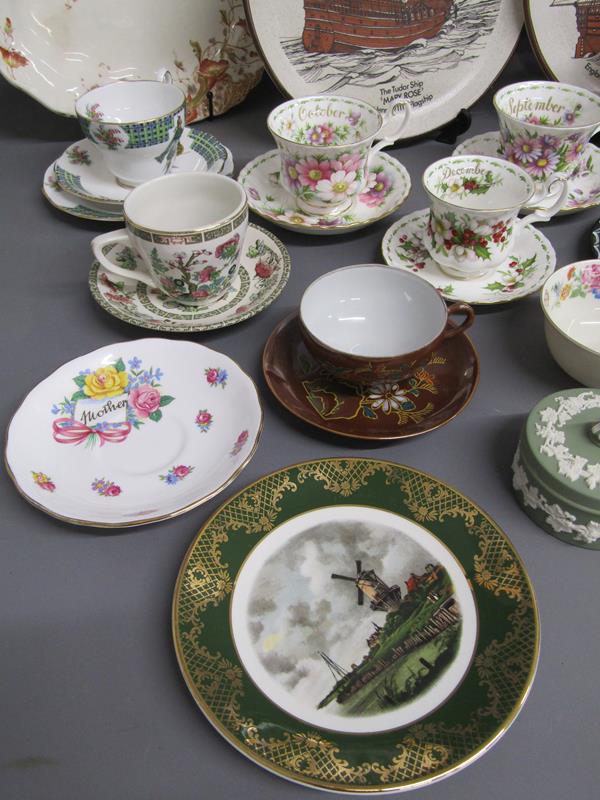 Ceramics includes - Alfred Meakin serving plates - Tunstall serving plate - 11 Danbury Mint Ford - Image 2 of 5