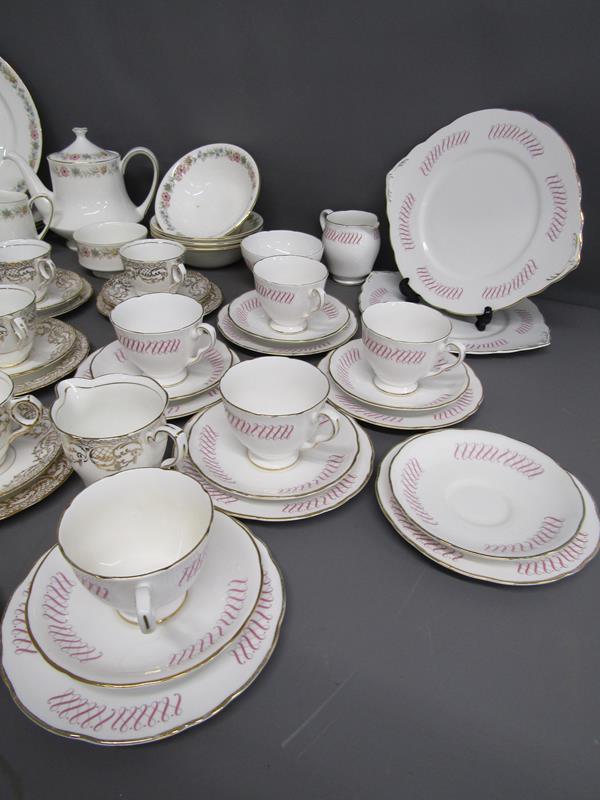 Tea sets includes - Royal Albert Belinda tea set with 4 bowls and 4 dinner plates - Royal - Image 5 of 5