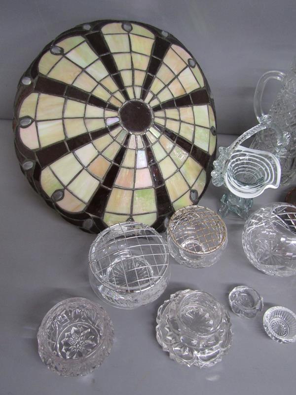 Glassware includes Tiffany style ceiling light, Murano style basket, posy bowls, also Avon - Image 2 of 7