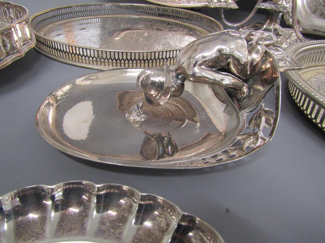 Silver plate includes large Viners tray - Viners Commemorative Jubilee tray - boy looking at frog - Image 3 of 8
