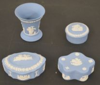 4 pieces of blue and white Wedgwood jasperware