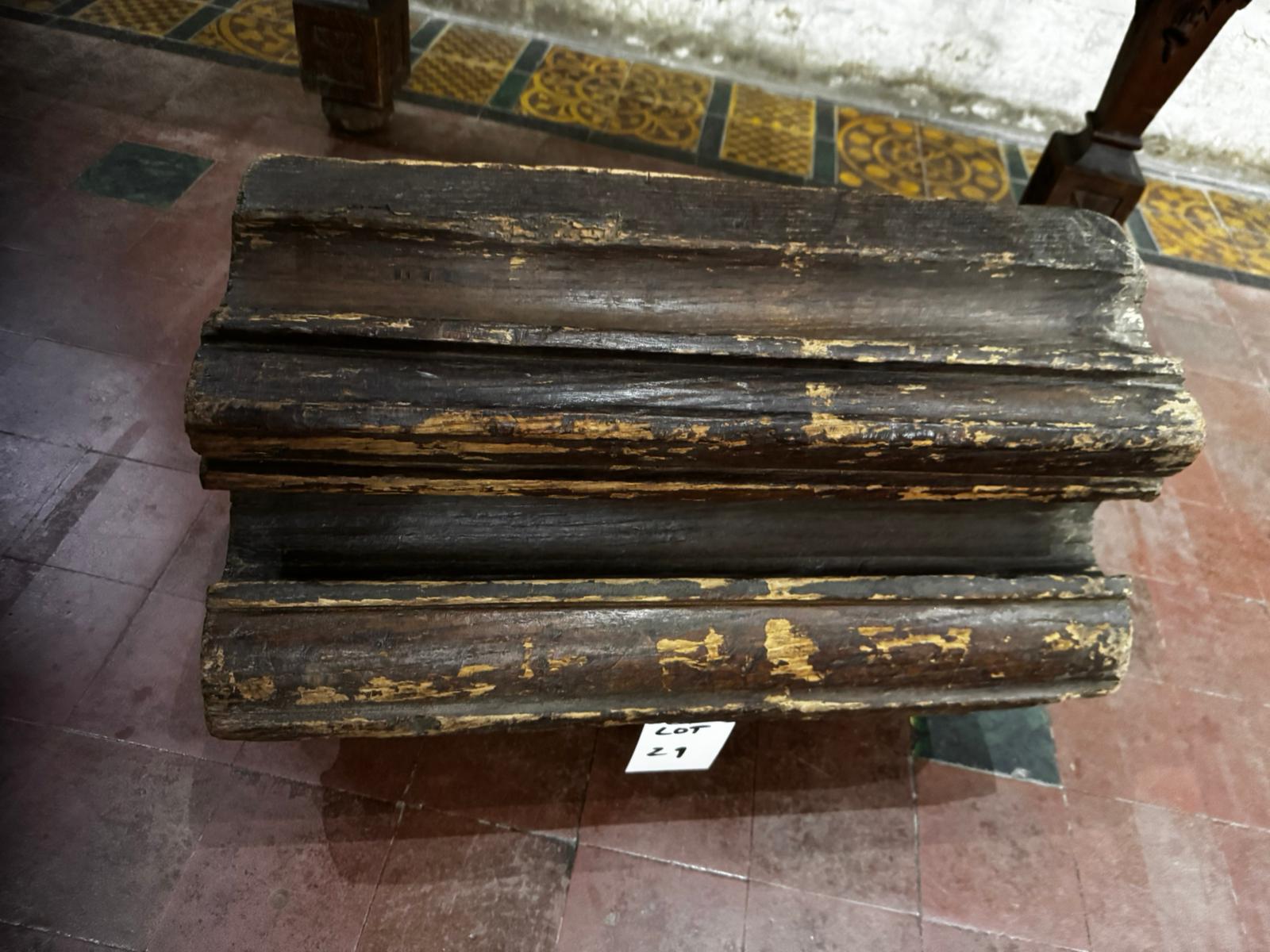 A plain carved section of oak likely from a roof truss/support, possibly 16th century or later, - Image 7 of 7
