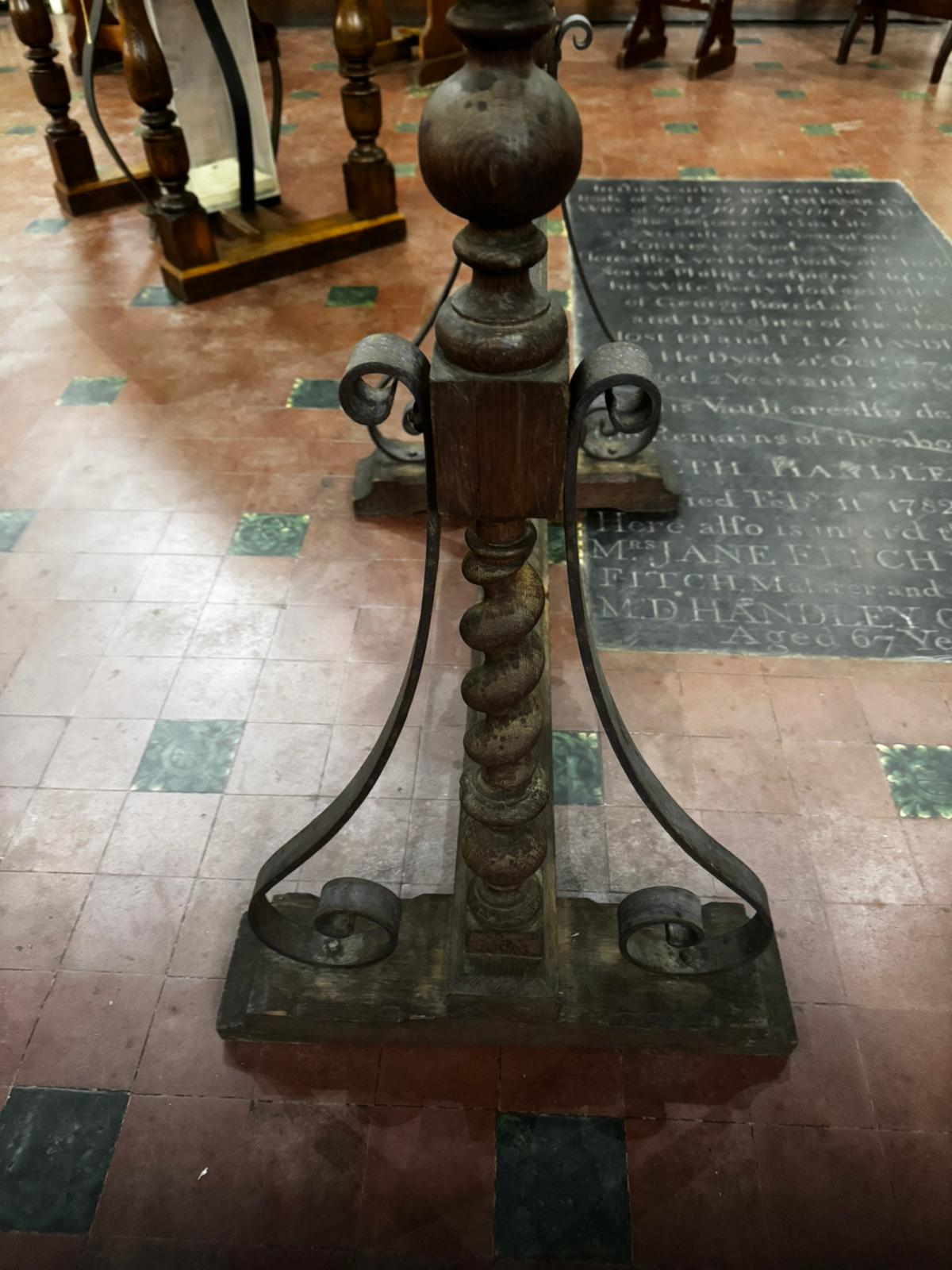 Lot match Lot 33. An unusual Continental style barley twist freestanding barrier with blacksmith - Image 5 of 6