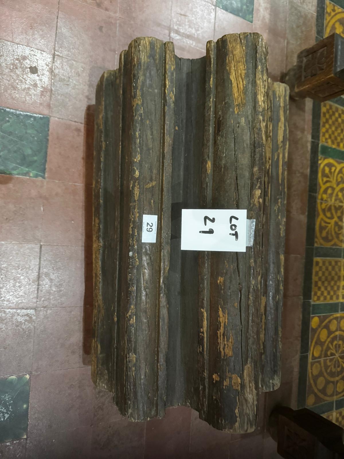 A plain carved section of oak likely from a roof truss/support, possibly 16th century or later, - Image 3 of 7