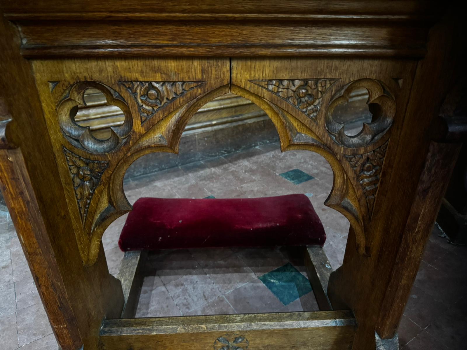 A late 19th century oak prie-dieu or prayer desk in the Gothic style with pierced quatrefoils, - Image 5 of 5