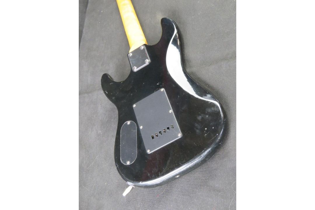 An Encore guitar. Disclaimer: electrical items are sold as untested and without guarantee. - Image 4 of 4