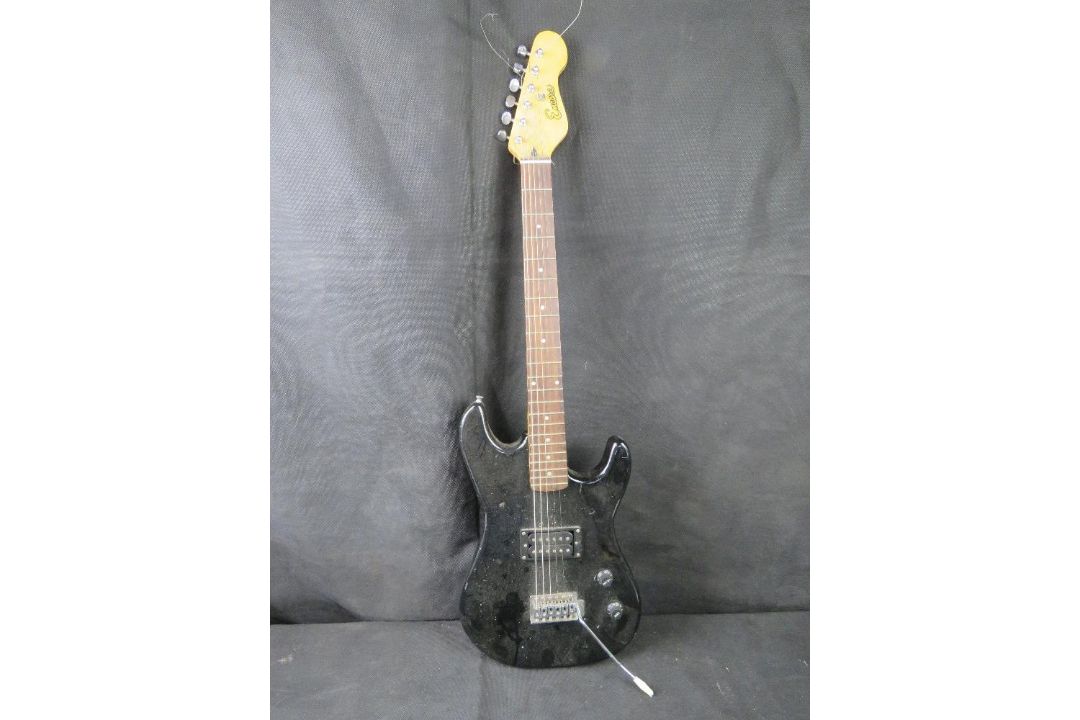 An Encore guitar. Disclaimer: electrical items are sold as untested and without guarantee. - Image 1 of 4