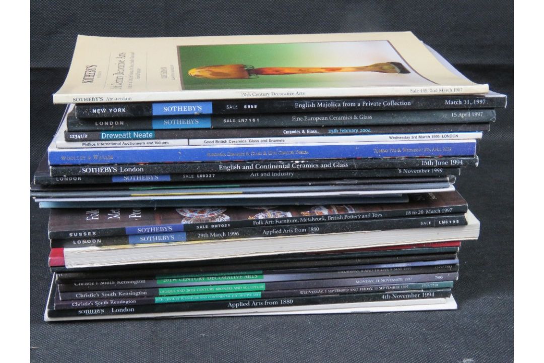 A quantity of fine antiques catalogues i - Image 1 of 6
