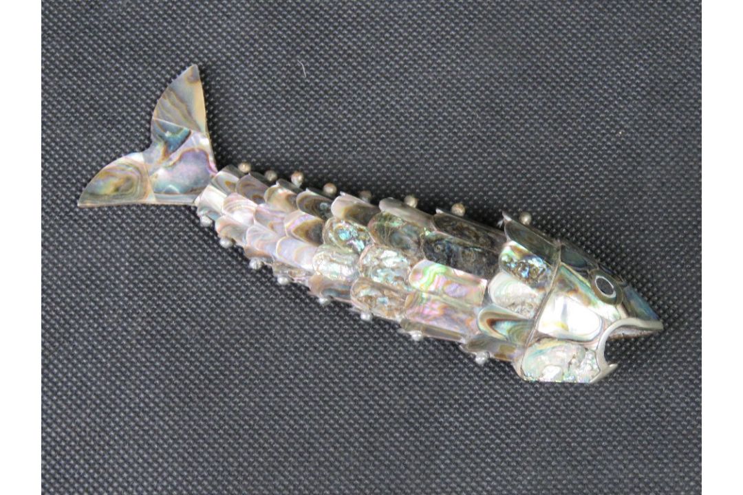 An abalone shell articulated fish. - Image 2 of 2