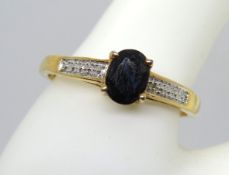 A yellow metal sapphire ring, size Z, 2.9g.