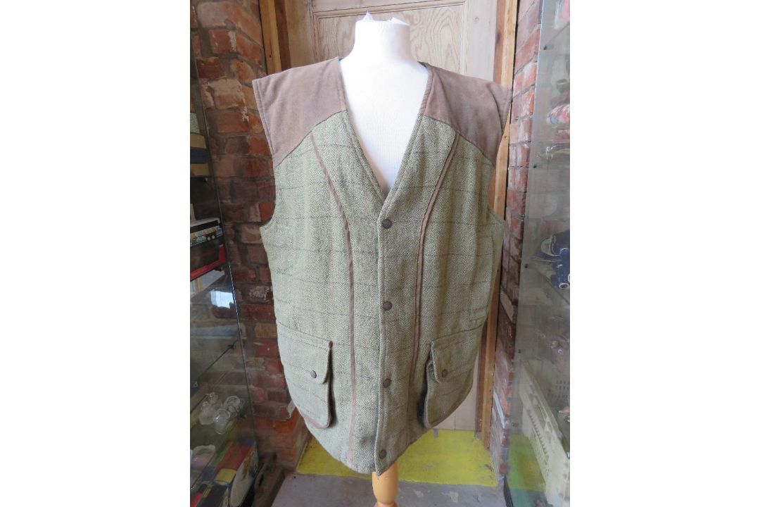A Bronte Classic Countrywear tweed gillet size XL, 50% wool. - Image 1 of 4