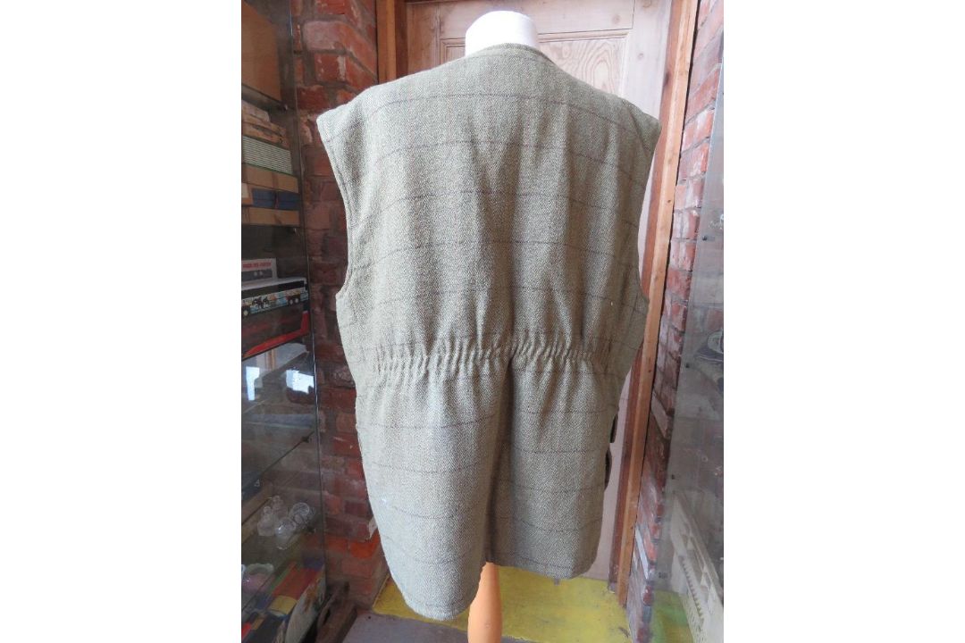 A Bronte Classic Countrywear tweed gillet size XL, 50% wool. - Image 2 of 4