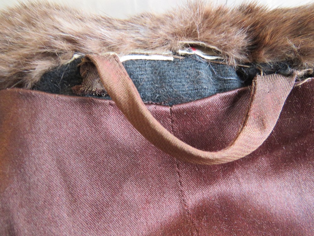 A ladies vintage fur coat. - Image 4 of 5