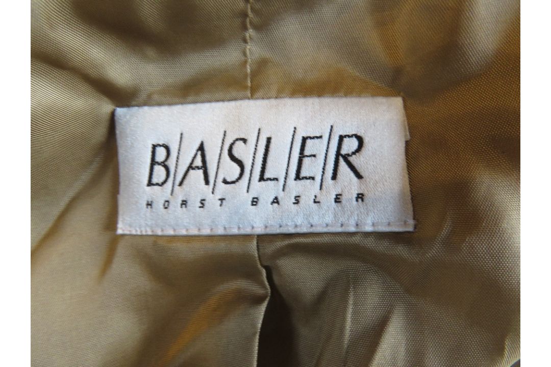 A Basler 61% mohair 32% virgin wool ladies jacket, size GB14. - Image 5 of 5