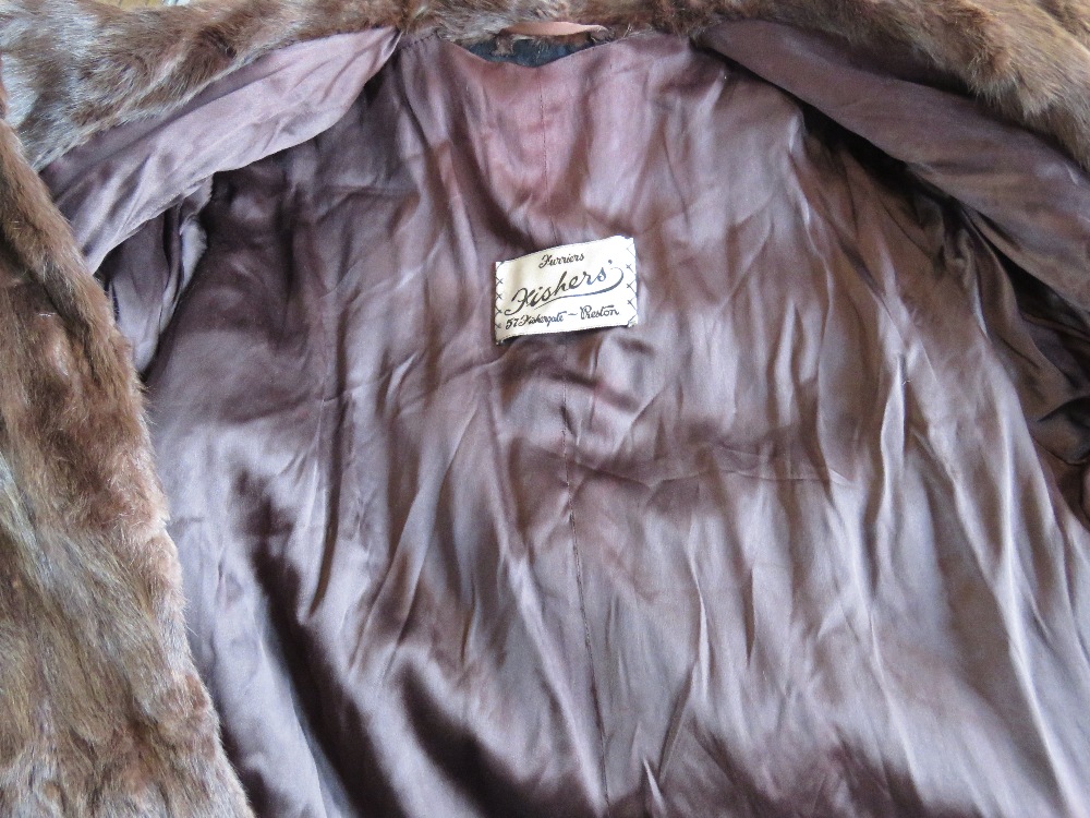 A ladies vintage fur coat. - Image 3 of 5