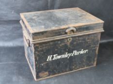 A vintage hat tin.