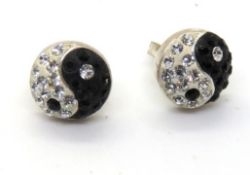 A pair of 925 silver stud earrings in Ying Yang design.