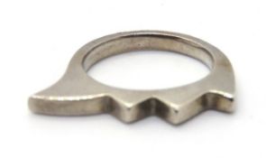 An abstract design 925 silver ring, size P.