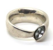 A hallmarked silver ring of graduated de