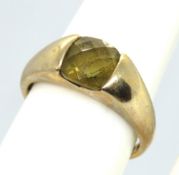 A substantial 9ct gold ring having central cushion cut citrine, hallamrked 375, size L, 2.5g.