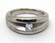 A 925 silver ring size N-O.