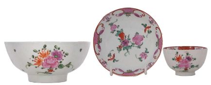 A Lowestoft porcelain tea bowl and saucer with pink floral decoration together with a matching