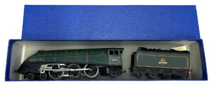 A Hornby Dublo 00 gauge 4-6-2 Silver King locomotive and tender in green livery, number 60016, in