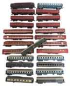 A collection of various 00 gauge coaches (a/f)