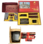 A mixed collection of boxed Triang 00 gauge rolling stock, to inclue RCX electric set